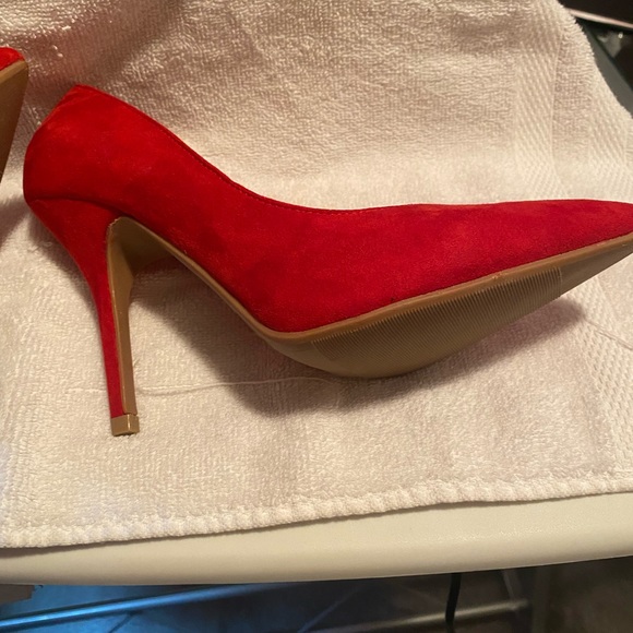Red 5 inch heels never worn!! - Picture 4 of 6